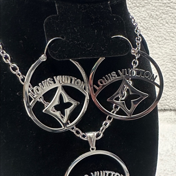 New Fashion Inspired Jewelry Set 
 (NECKLACE & EARRING) - Picture 2 of 3